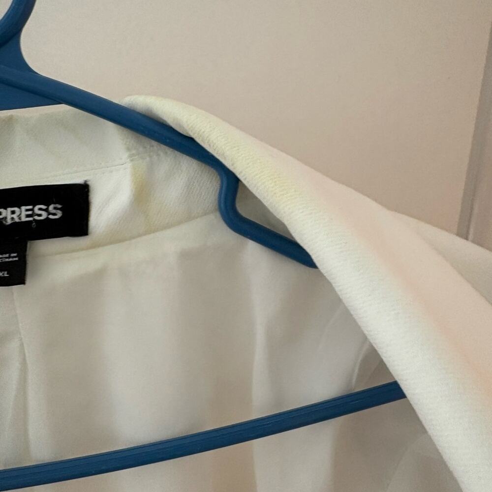 Express blazer with gold buttons - Picture 12 of 12